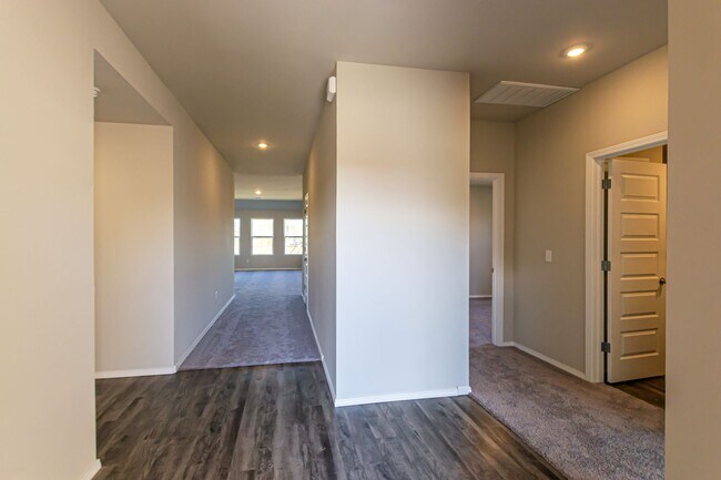 Building Photo - BRAND NEW! 4 Bed 2 Bath Home in Newcastle!