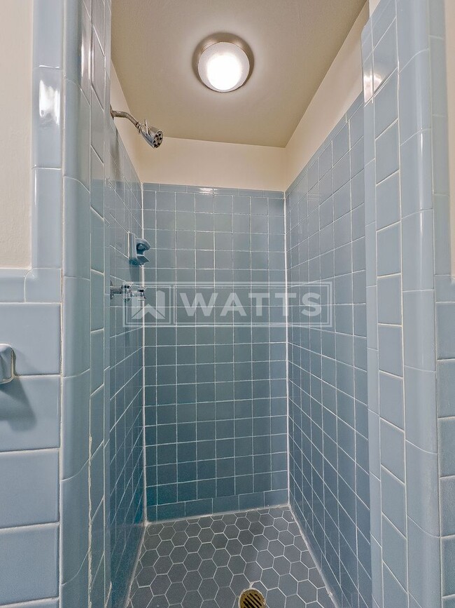 Building Photo - Charming & Spacious 3-Bed Home in City of Hoover