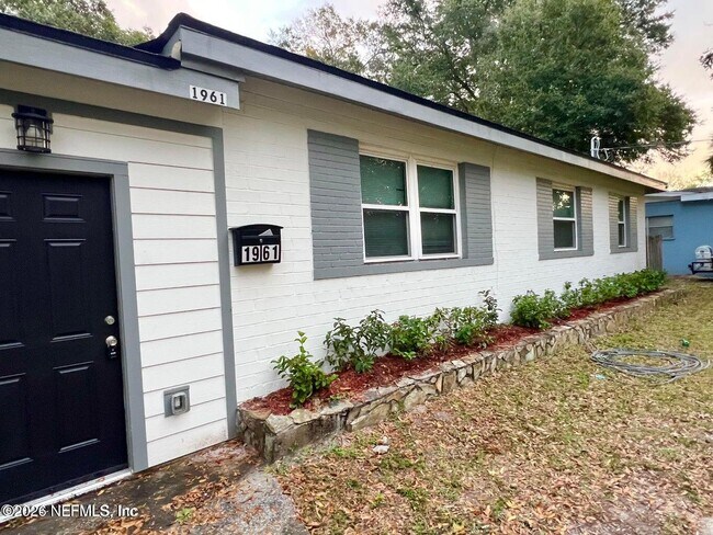 Building Photo - 1961 New Haven Rd