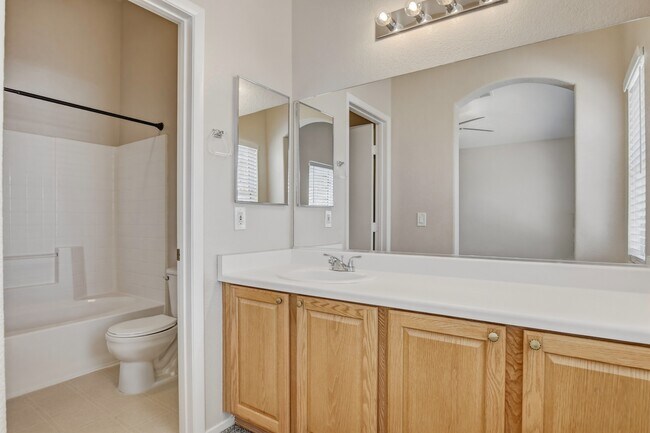 Building Photo - 2576 Velez Valley Way