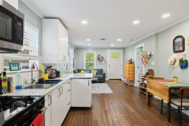 Building Photo - 1120 1/2 Tillery St