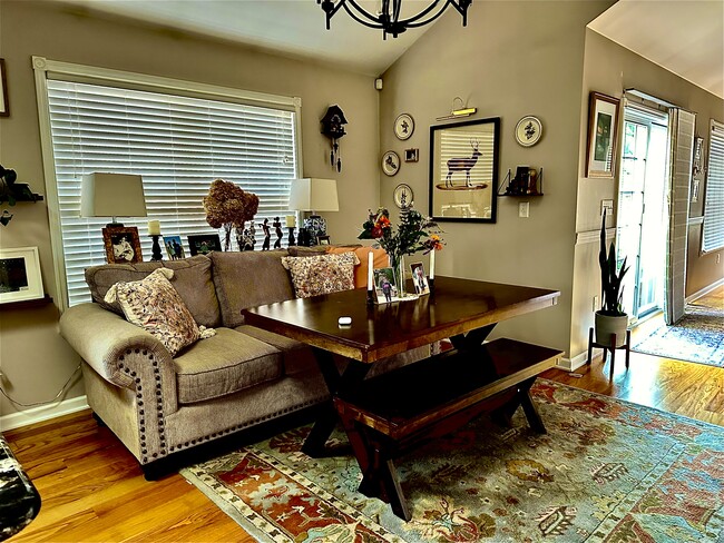 Building Photo - 174 Victoria Ln