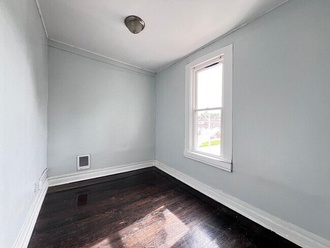 Building Photo - 8856 S Lowe Ave