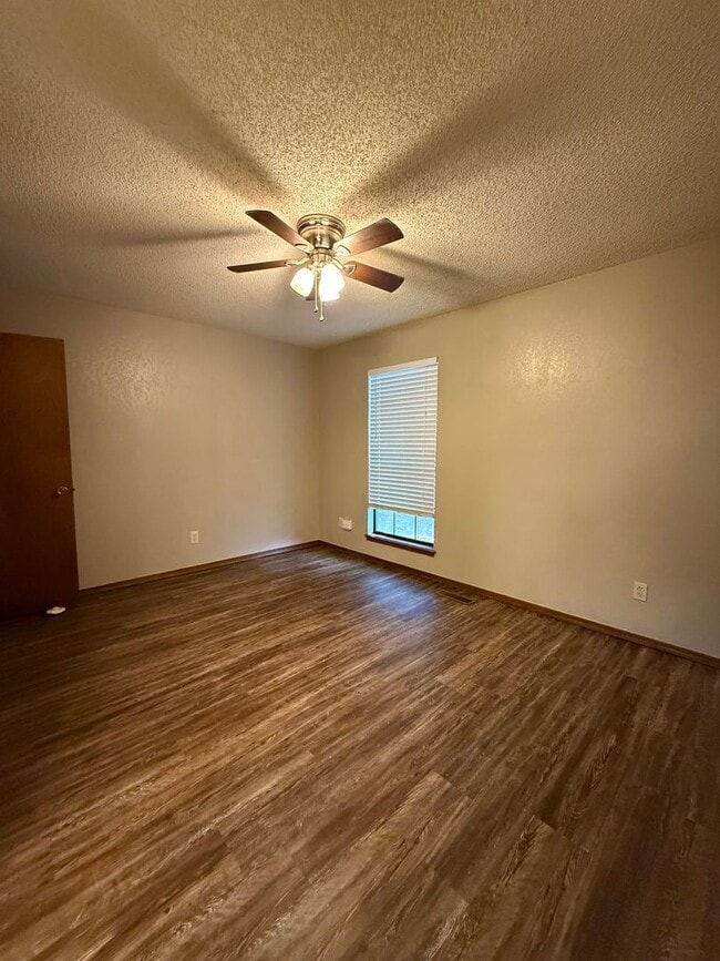 Building Photo - Updated home located in NW OKC