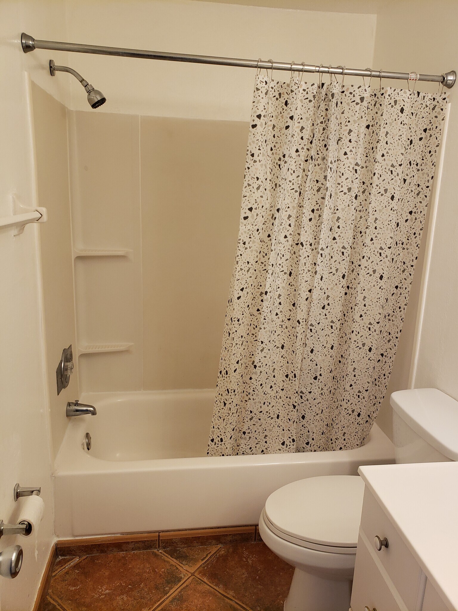 Building Photo - 2724 Hidden Lake Blvd