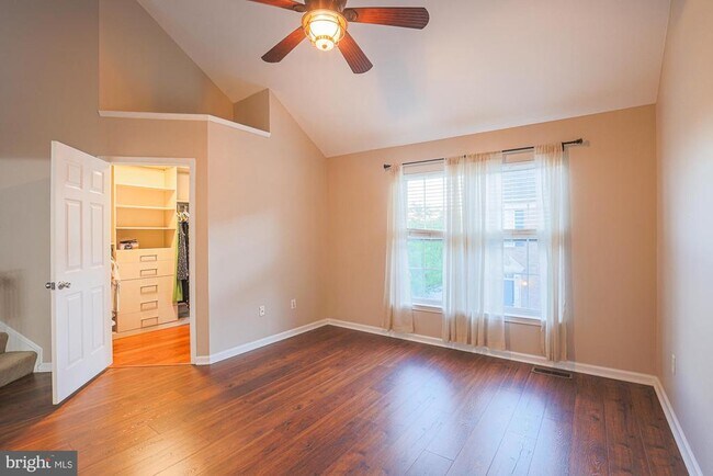 Building Photo - 9300 Summit View Way