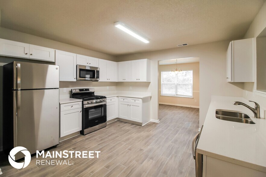 Building Photo - 7813 Newbury Dr