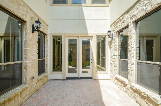 Building Photo - 42 N Knights Crossing Dr