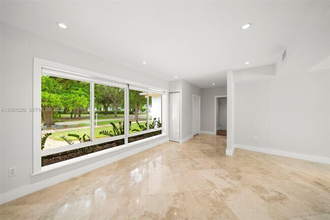 Building Photo - 5510 Orduna Dr