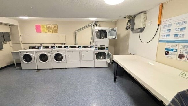 Building Photo - 17 Weld St