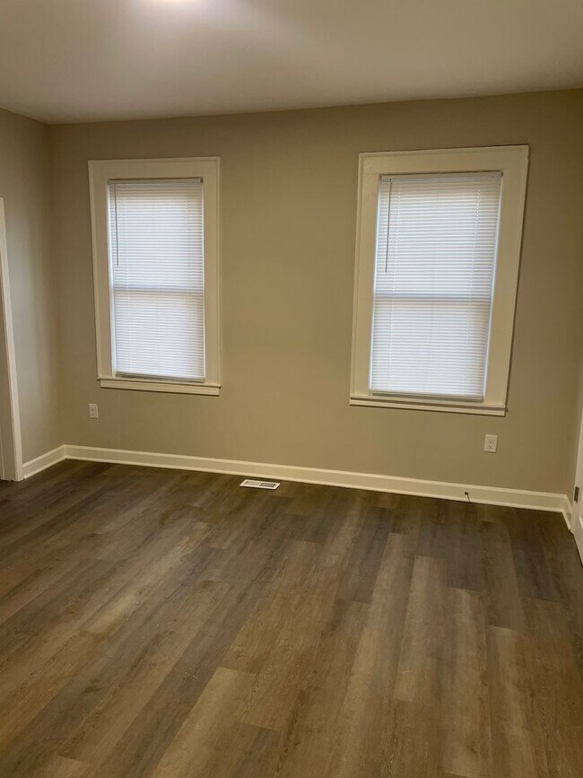 Building Photo - 2412 N Cleveland Ave