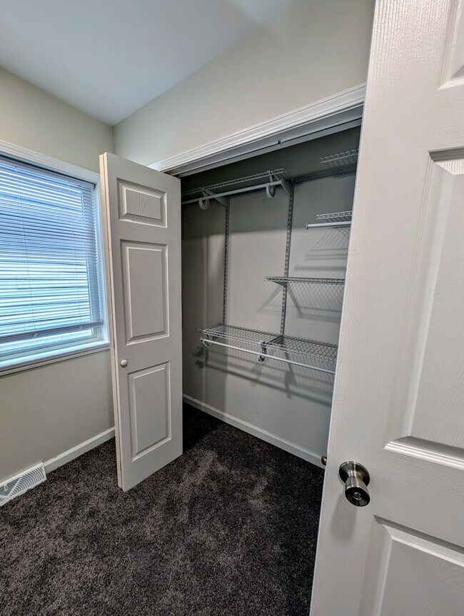 Building Photo - Large 3 Bedroom on a quiet street with Off Street Parking