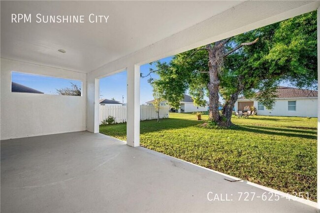 Building Photo - Sophisticated Cape Coral Home – Spacious 4...