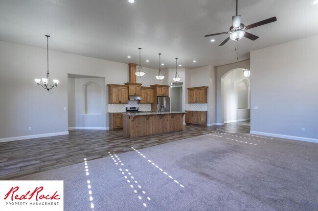 Building Photo - Pet-Friendly 3 Bedroom Home In A Great Neighborhood