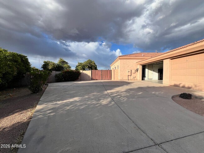 Building Photo - 3550 E June Cir