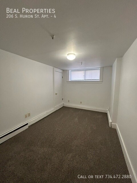 Building Photo - 206 S Huron St