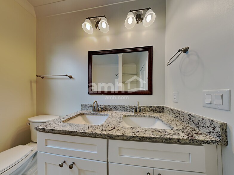 Building Photo - 430 Risen Star Dr