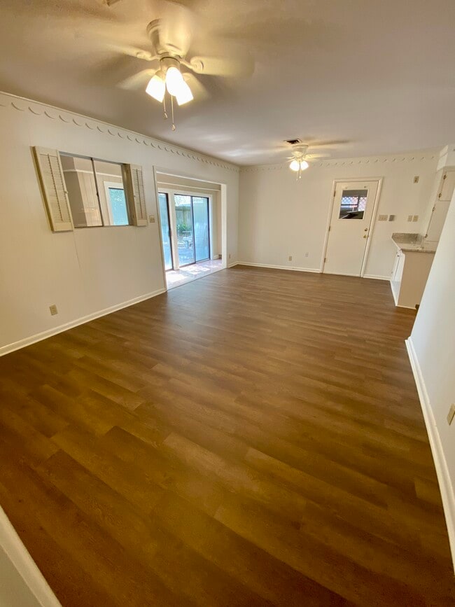 Building Photo - 455 Sandefur Dr