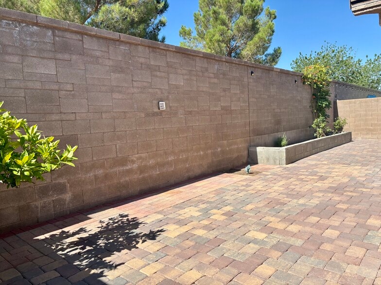 Building Photo - 2705 Mintlaw Ave