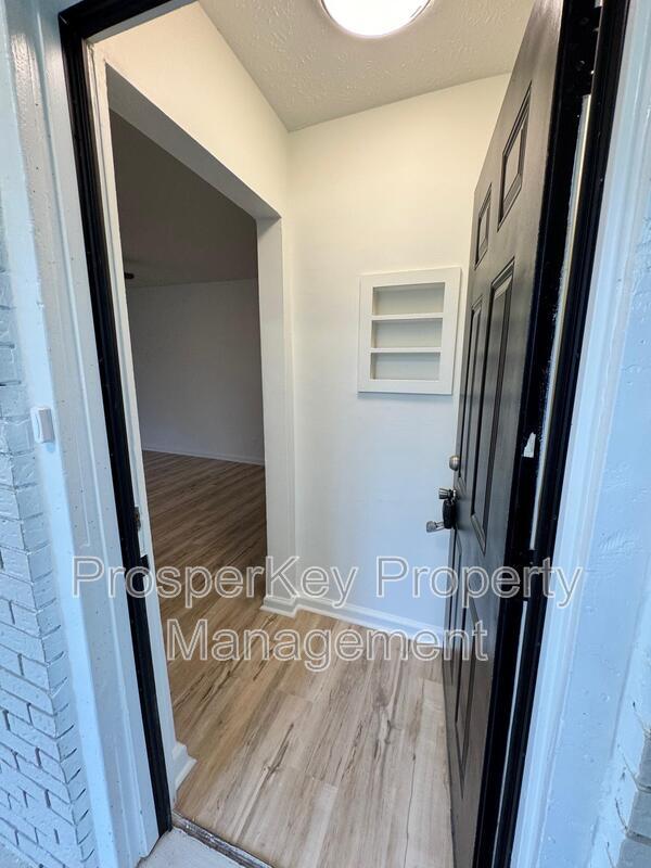 Building Photo - 3622 Vivian Ln