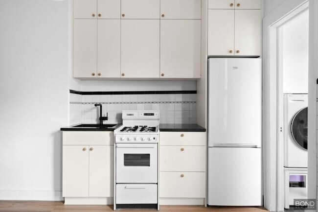 Building Photo - 2 bedroom in BROOKLYN NY 11211