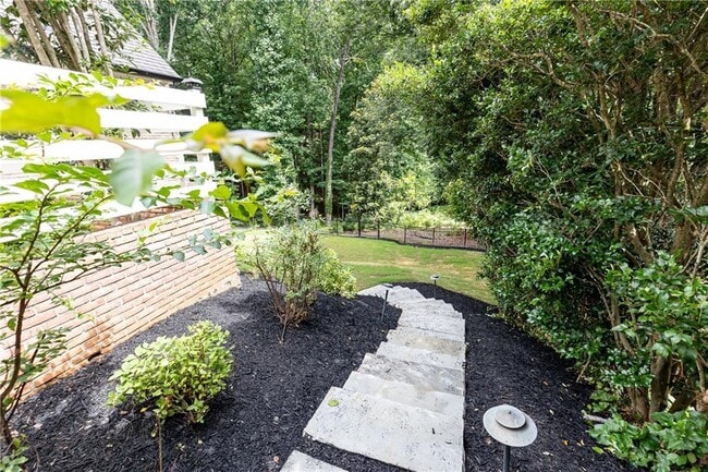 Building Photo - 9360 Nesbit Lakes Dr