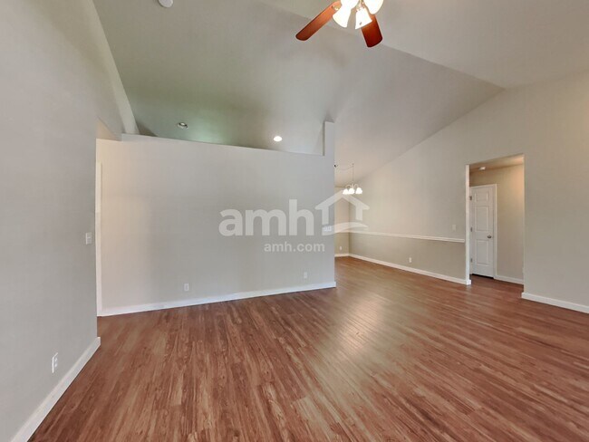 Building Photo - 257 S Delphinium Ave