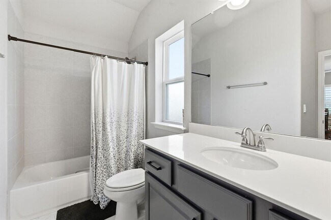 Building Photo - 5720 Baythorne Dr