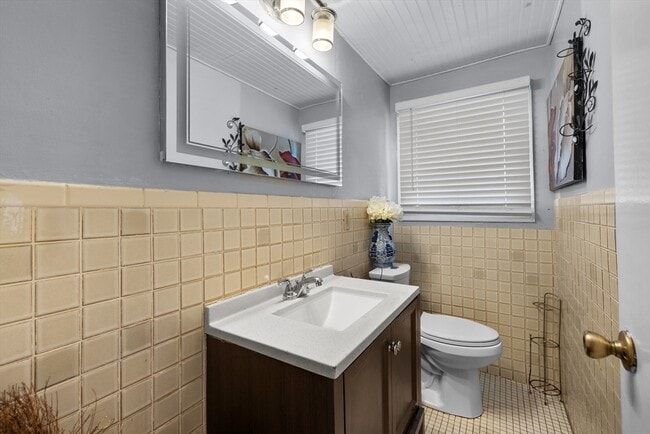 Building Photo - 223 Warren St