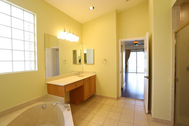 Building Photo - 7458 Via Luria