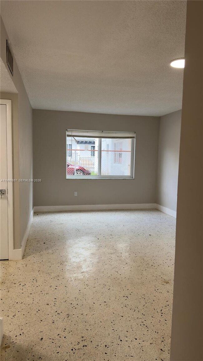 Building Photo - 1250 SW 4th St