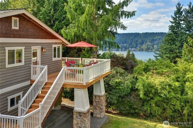 Primary Photo - 5Bd/3.5Ba Newcastle House
