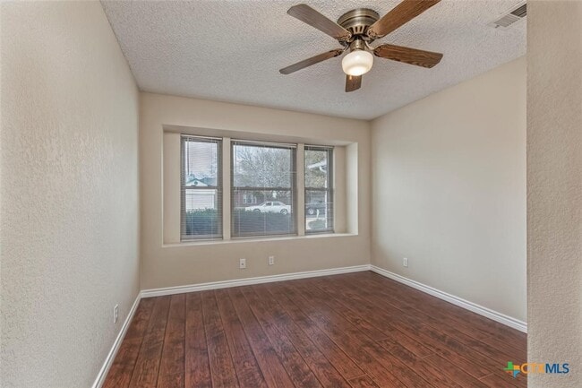 Building Photo - 1102 August Dr