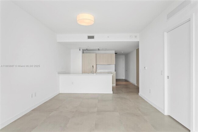 Building Photo - 501 NE 31st St