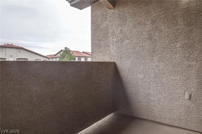 Building Photo - 2305 W Horizon Ridge Pkwy