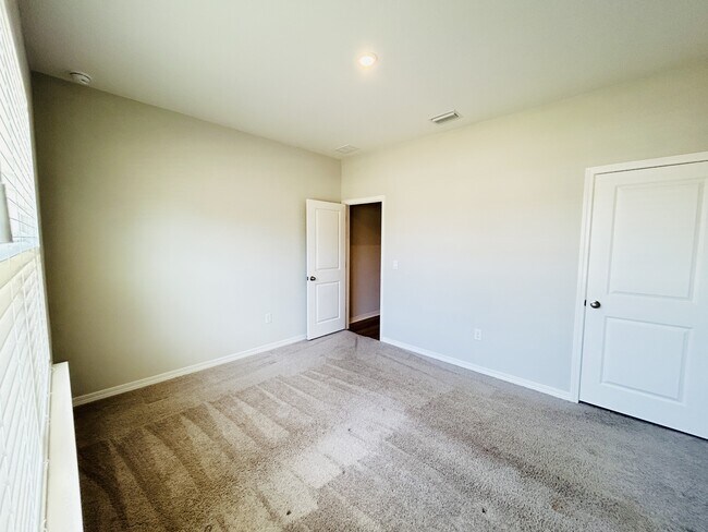 Building Photo - 6230 Forest Pines Dr