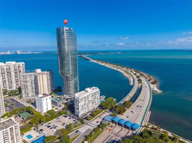 Building Photo - 175 SE 25th Rd