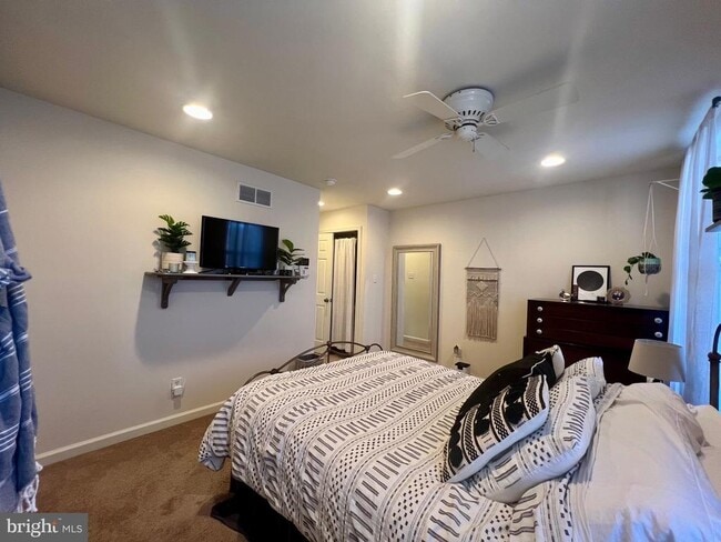 Building Photo - 1908 N Lincoln St