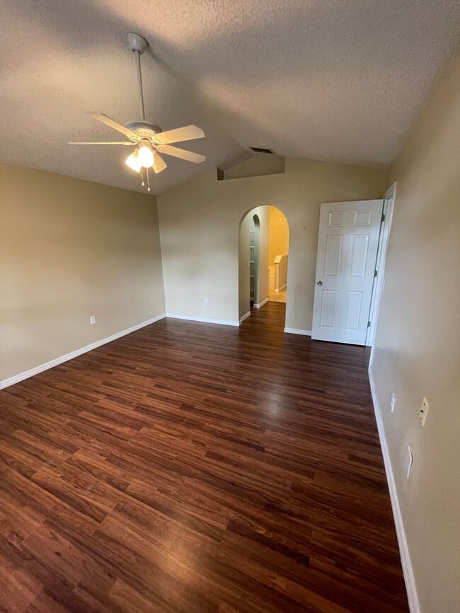 Building Photo - Prime Deltona Neighborhood