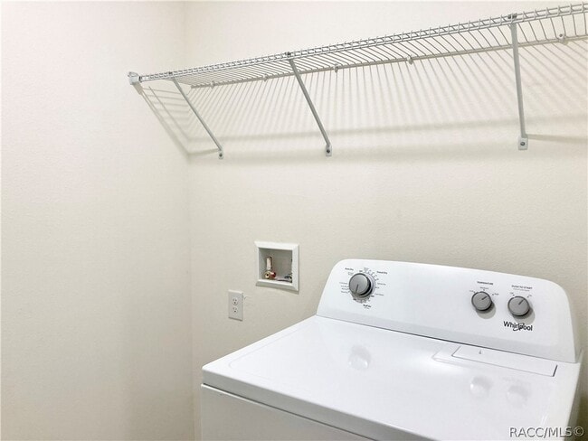 Building Photo - 614 W Fairways View Dr