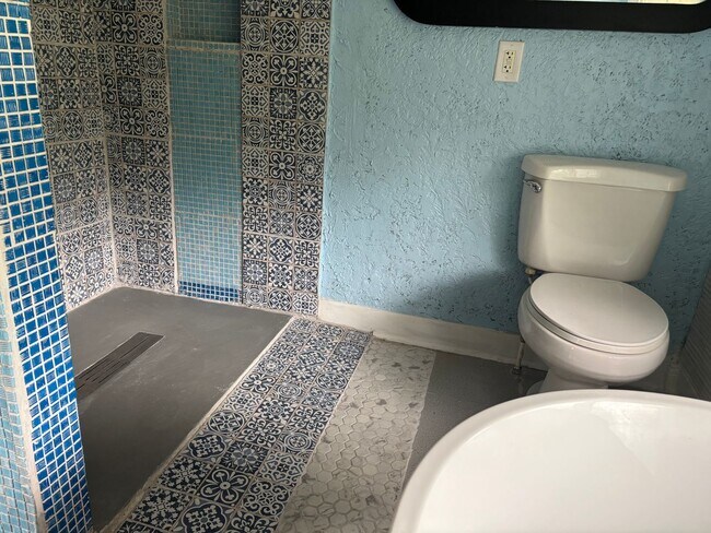 Building Photo - Charming Mediterranean Bungalow in the Heart of Historic DeLand