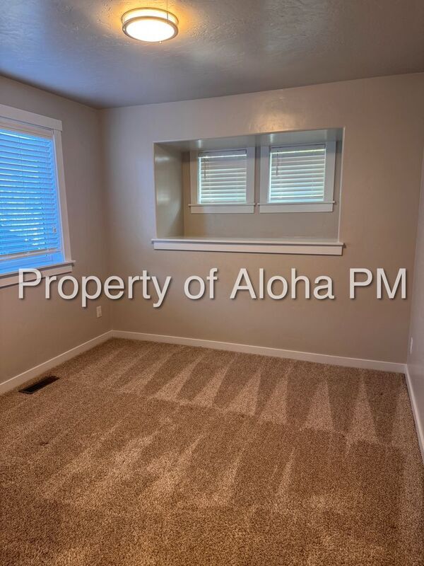 Building Photo - 817 E Ionia Dr