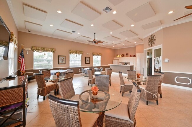 Building Photo - ** Immaculate Blue Heron Sanctuary Condo ~ Available ASAP **