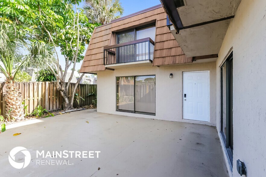 Building Photo - 4011 Palm Bay Cir