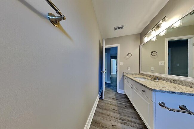 Building Photo - 805 River Valley Dr