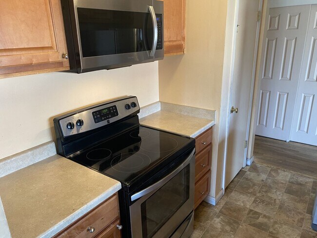 Building Photo - Charming 4 Bedroom, 2 Bath Home