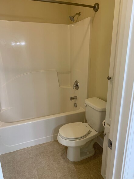 Master Bath - 154 Orchard Way