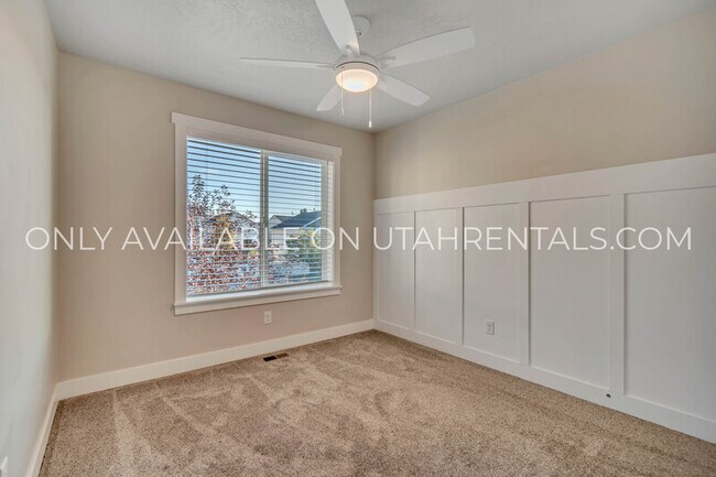 Building Photo - 62 860 N