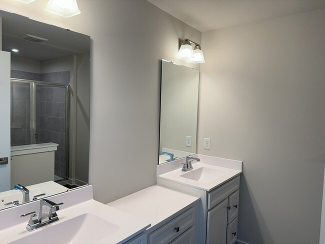 Building Photo - 339 E Cochran St