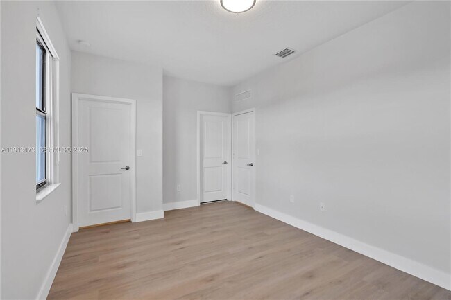 Building Photo - 4276 SW 173rd Ave